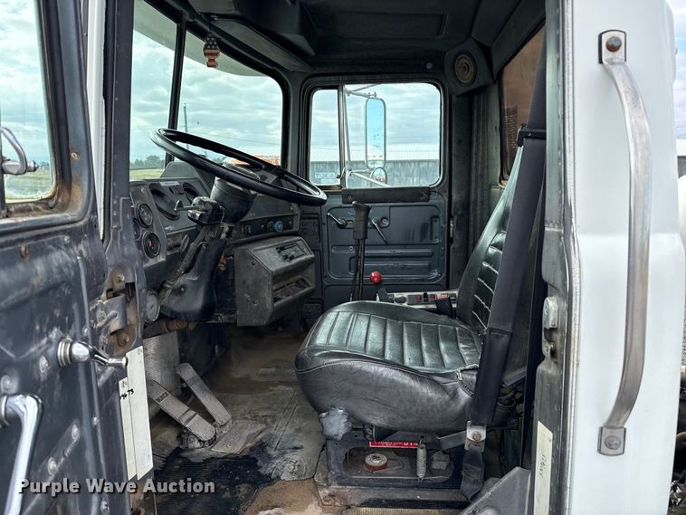 image for item EP0659 1996 Mack RD690S ready mix truck