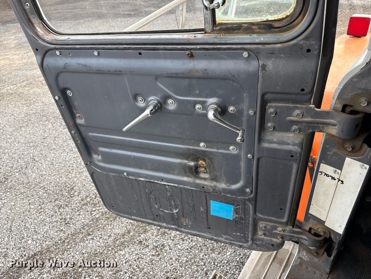 image for item EP0659 1996 Mack RD690S ready mix truck