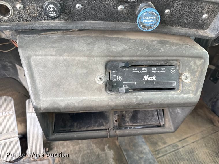 image for item EP0659 1996 Mack RD690S ready mix truck