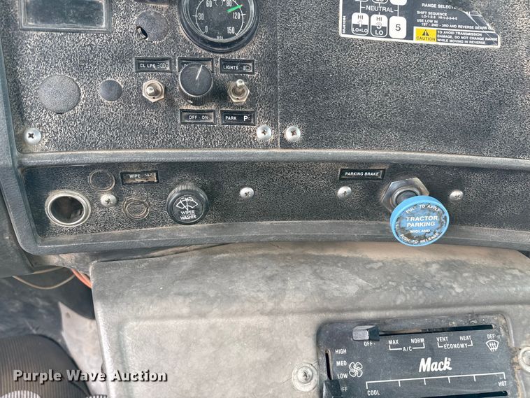 image for item EP0659 1996 Mack RD690S ready mix truck