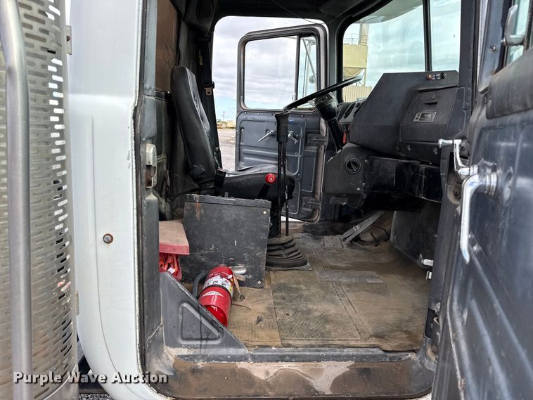 image for item EP0659 1996 Mack RD690S ready mix truck