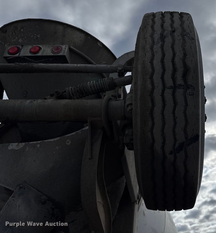 image for item EP0659 1996 Mack RD690S ready mix truck