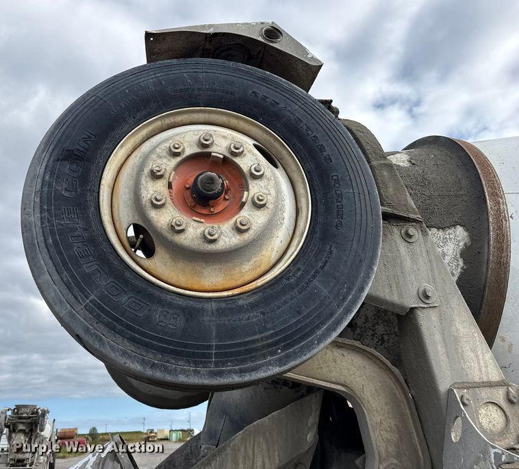 image for item EP0659 1996 Mack RD690S ready mix truck