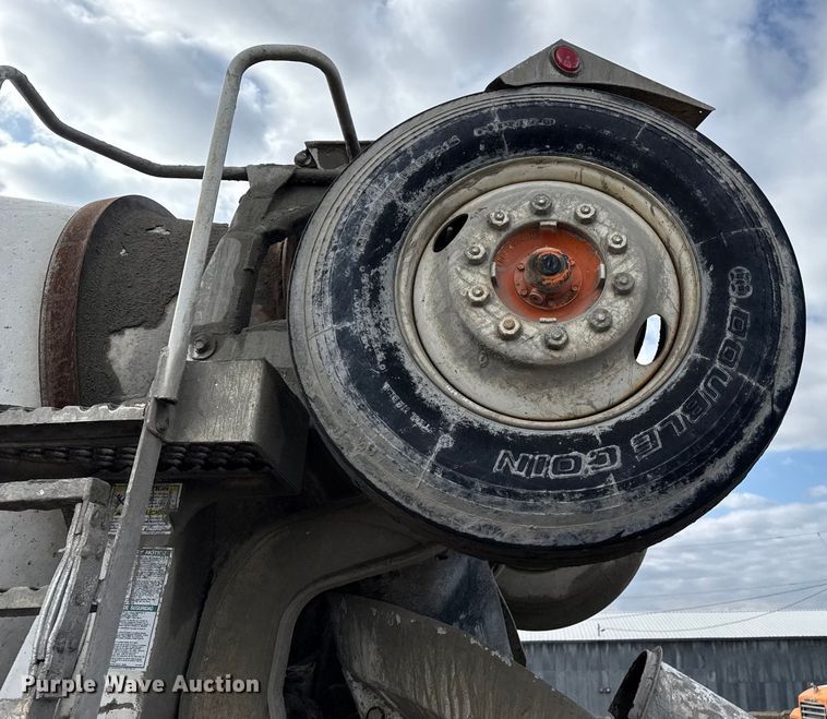 image for item EP0659 1996 Mack RD690S ready mix truck