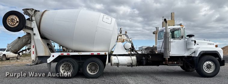 image for item EP0660 1998 Mack RD690S ready mix truck