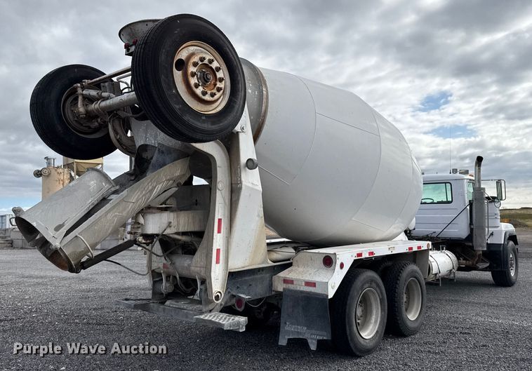 image for item EP0660 1998 Mack RD690S ready mix truck