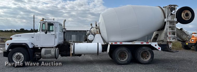 image for item EP0660 1998 Mack RD690S ready mix truck