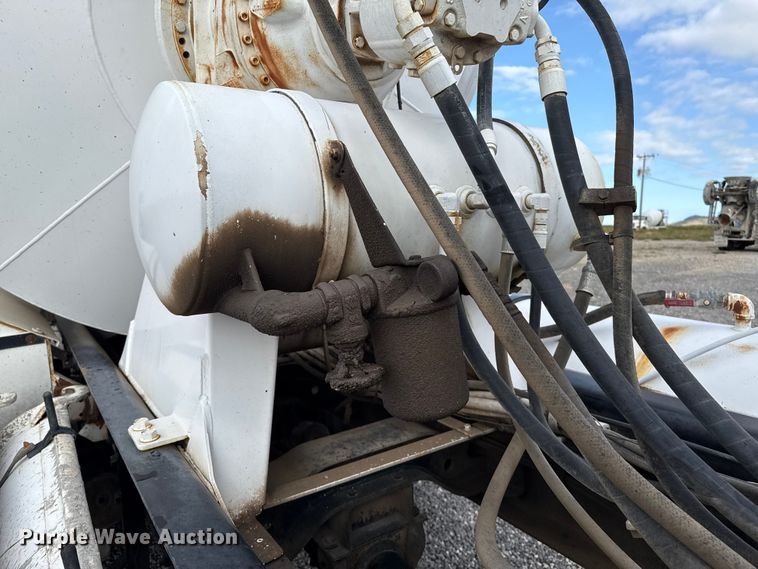 image for item EP0660 1998 Mack RD690S ready mix truck