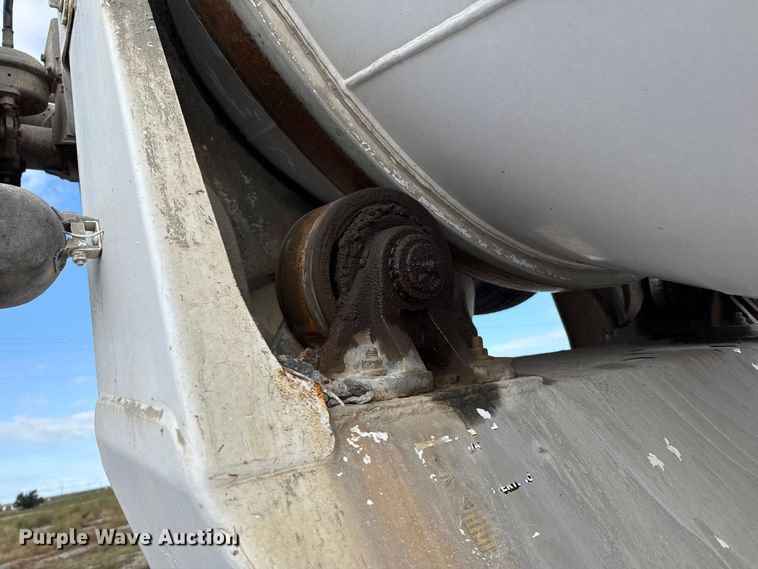 image for item EP0660 1998 Mack RD690S ready mix truck