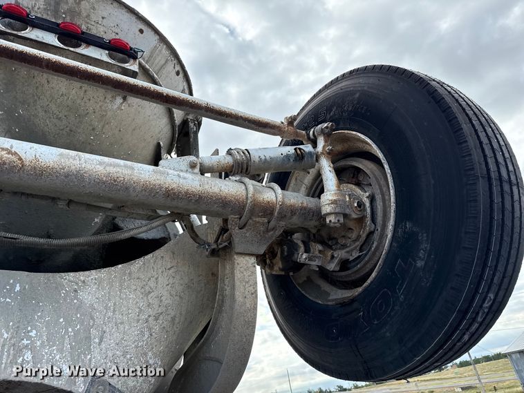 image for item EP0660 1998 Mack RD690S ready mix truck
