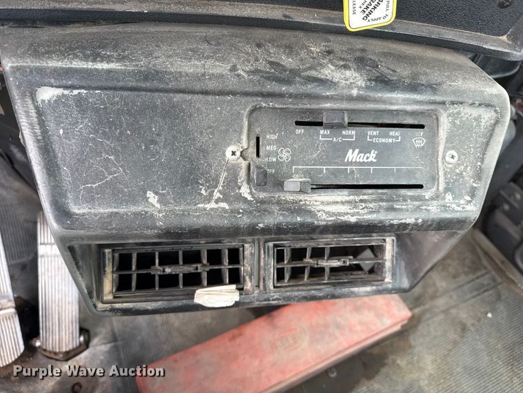 image for item EP0660 1998 Mack RD690S ready mix truck