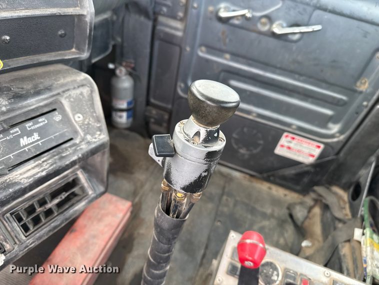 image for item EP0660 1998 Mack RD690S ready mix truck