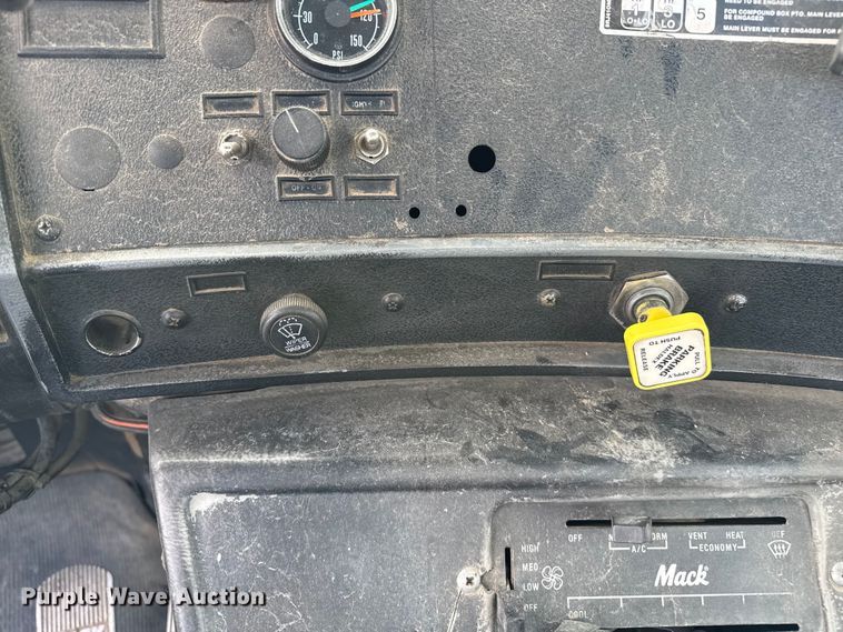 image for item EP0660 1998 Mack RD690S ready mix truck