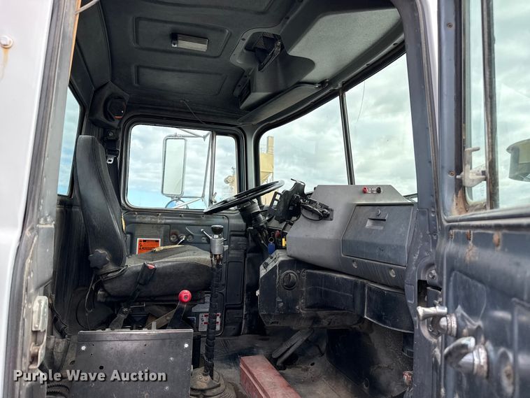 image for item EP0660 1998 Mack RD690S ready mix truck