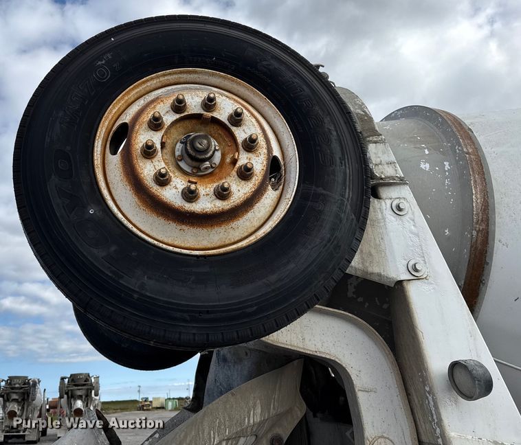 image for item EP0660 1998 Mack RD690S ready mix truck