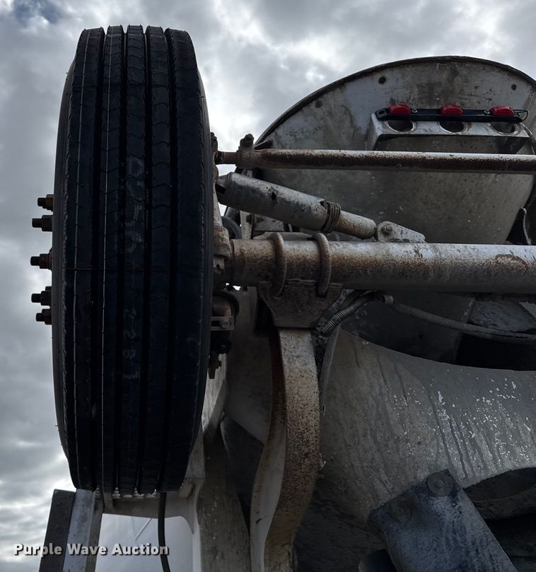 image for item EP0660 1998 Mack RD690S ready mix truck