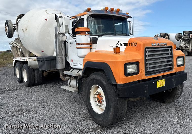 image for item EP0662 2001 Mack RD690S ready mix truck