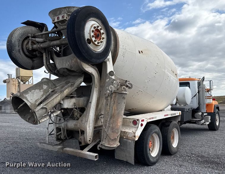 image for item EP0662 2001 Mack RD690S ready mix truck
