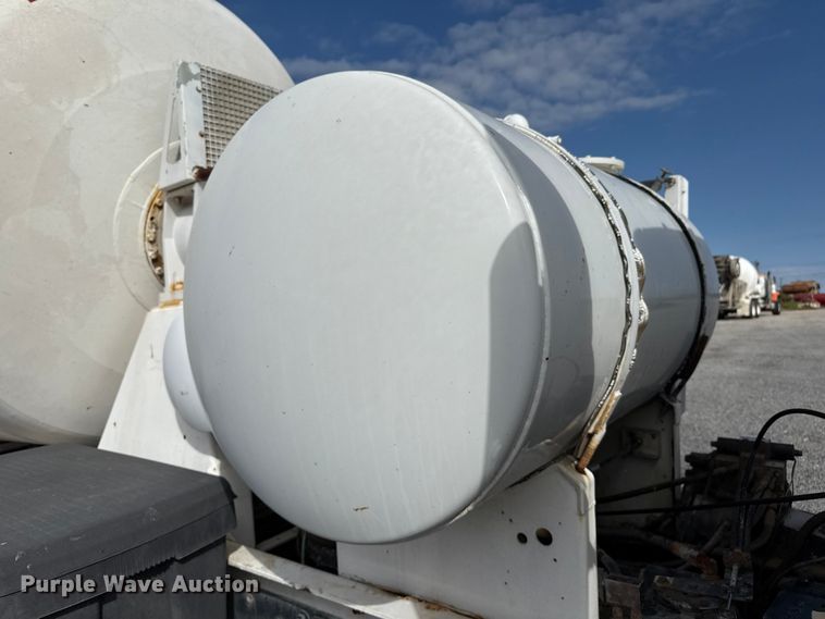 image for item EP0662 2001 Mack RD690S ready mix truck