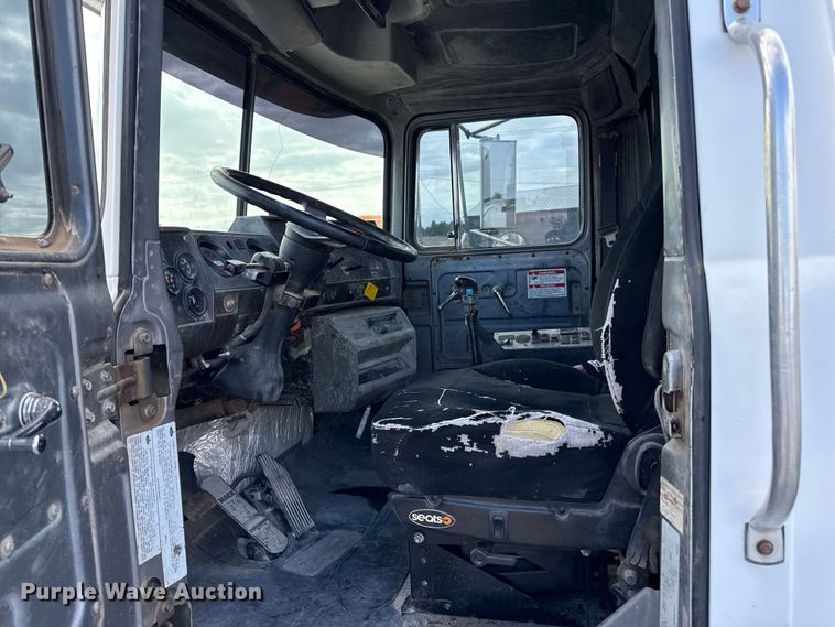 image for item EP0662 2001 Mack RD690S ready mix truck