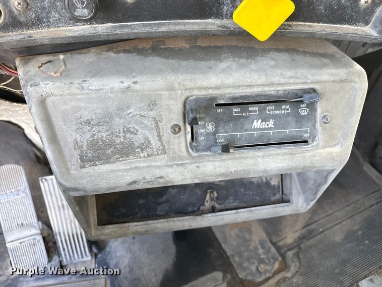 image for item EP0662 2001 Mack RD690S ready mix truck