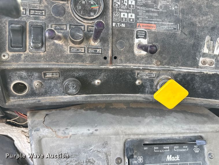 image for item EP0662 2001 Mack RD690S ready mix truck