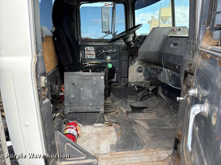 image for item EP0662 2001 Mack RD690S ready mix truck