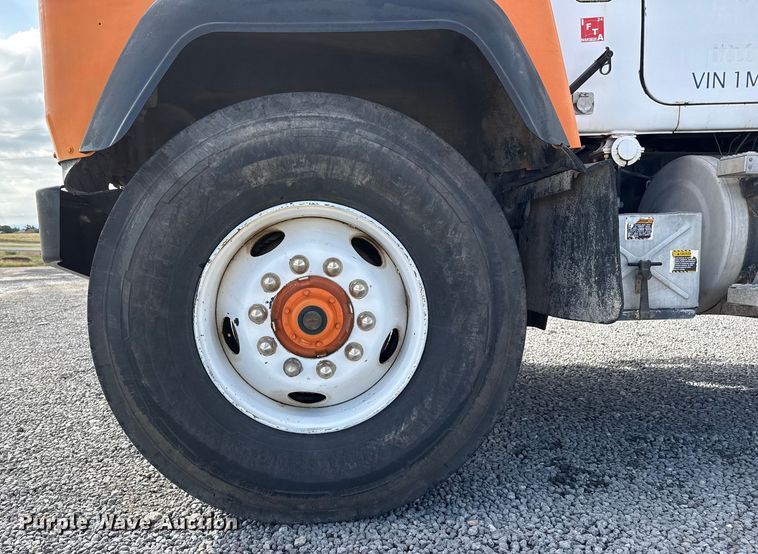 image for item EP0662 2001 Mack RD690S ready mix truck