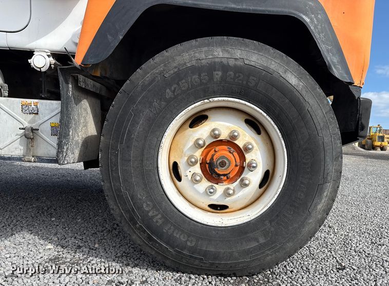 image for item EP0662 2001 Mack RD690S ready mix truck