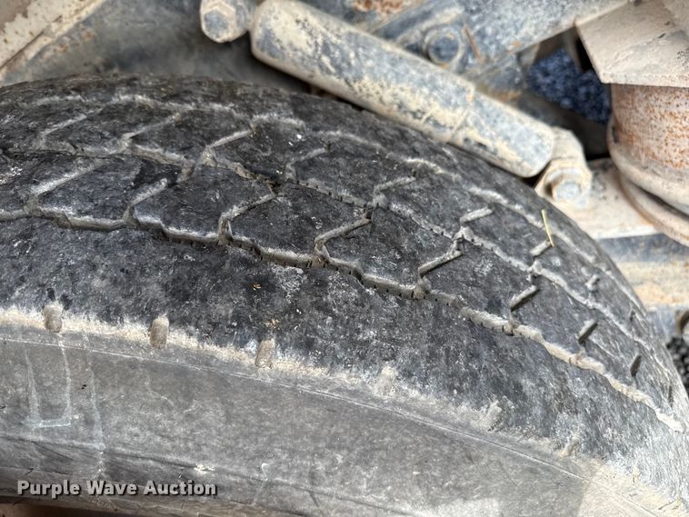 image for item EP0662 2001 Mack RD690S ready mix truck