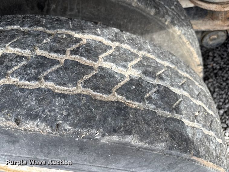 image for item EP0662 2001 Mack RD690S ready mix truck