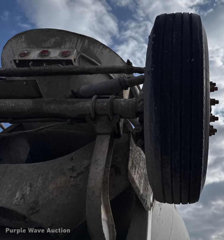 image for item EP0662 2001 Mack RD690S ready mix truck