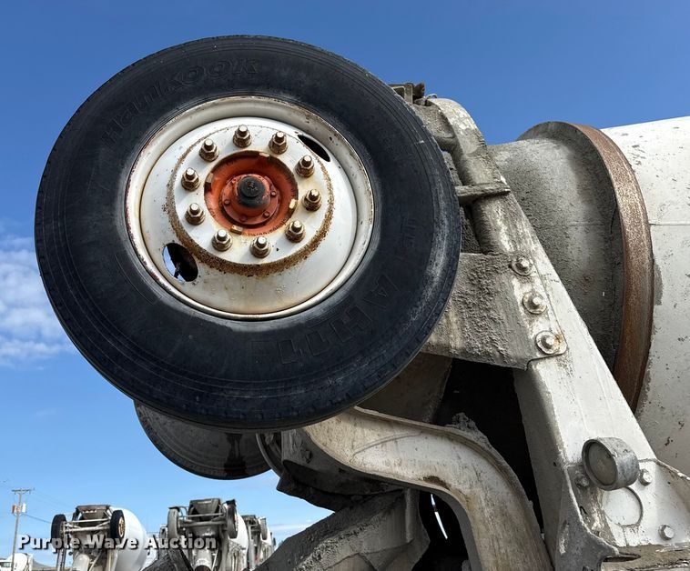 image for item EP0662 2001 Mack RD690S ready mix truck