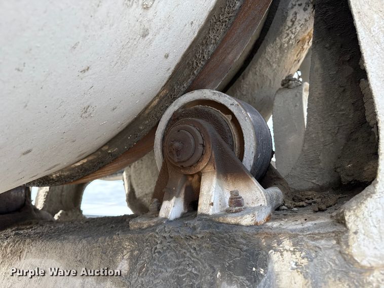 image for item EP0662 2001 Mack RD690S ready mix truck