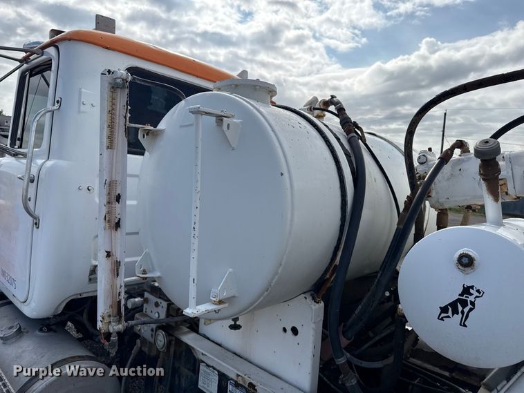 image for item EP0662 2001 Mack RD690S ready mix truck