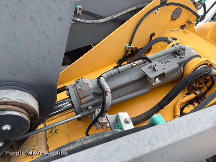 image for item EP0663 2007 Volvo L70F wheel loader