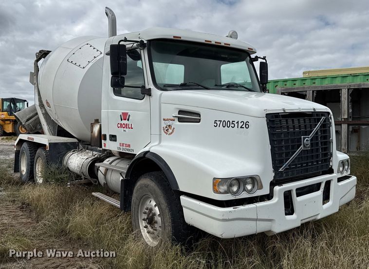 image for item EP0664 2005 Volvo VHD ready mix truck