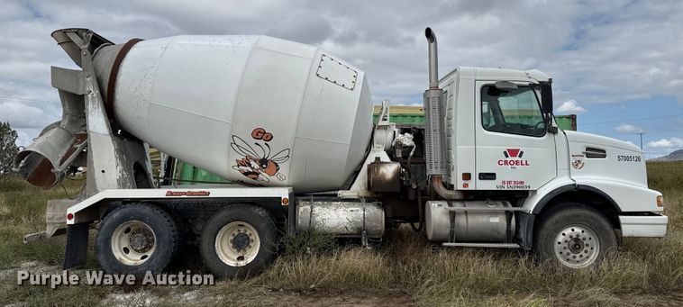image for item EP0664 2005 Volvo VHD ready mix truck
