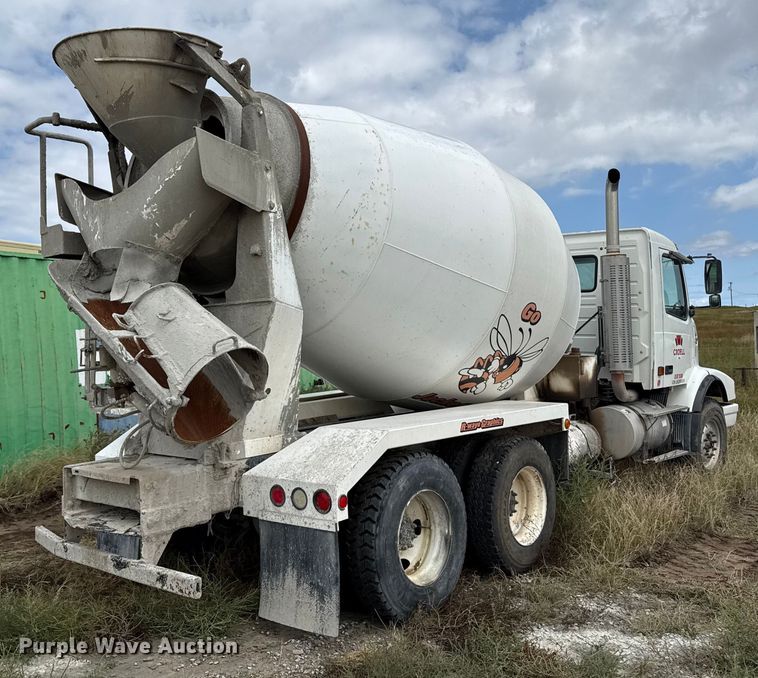 image for item EP0664 2005 Volvo VHD ready mix truck