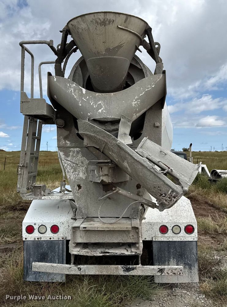 image for item EP0664 2005 Volvo VHD ready mix truck