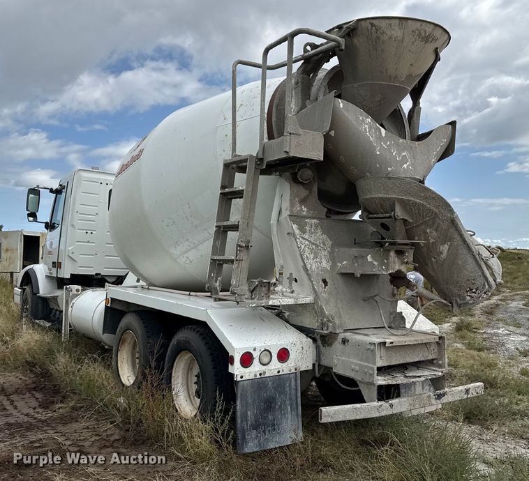 image for item EP0664 2005 Volvo VHD ready mix truck