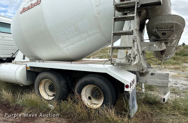 image for item EP0664 2005 Volvo VHD ready mix truck