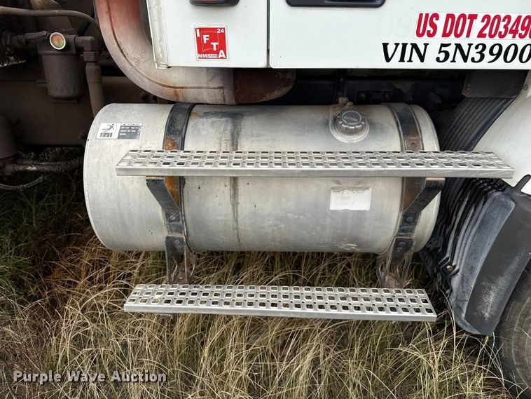 image for item EP0664 2005 Volvo VHD ready mix truck