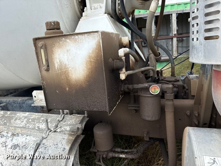 image for item EP0664 2005 Volvo VHD ready mix truck