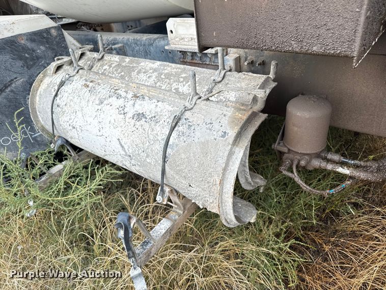 image for item EP0664 2005 Volvo VHD ready mix truck