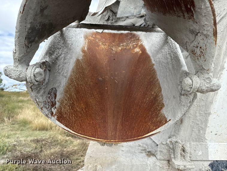 image for item EP0664 2005 Volvo VHD ready mix truck