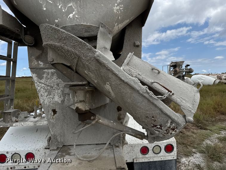 image for item EP0664 2005 Volvo VHD ready mix truck