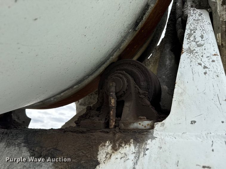 image for item EP0664 2005 Volvo VHD ready mix truck