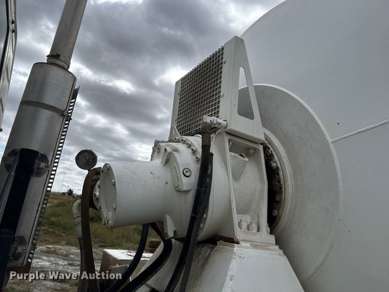 image for item EP0664 2005 Volvo VHD ready mix truck