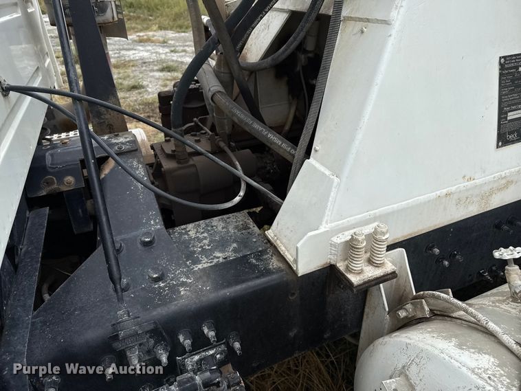 image for item EP0664 2005 Volvo VHD ready mix truck